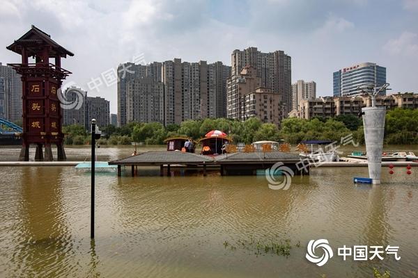 淮河流域强降雨不停歇 南方将现大范围高温天气