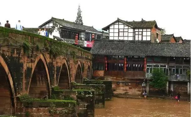 巴蜀茶马古道上第一古镇,位于成都如今依旧繁荣 充满烟火气