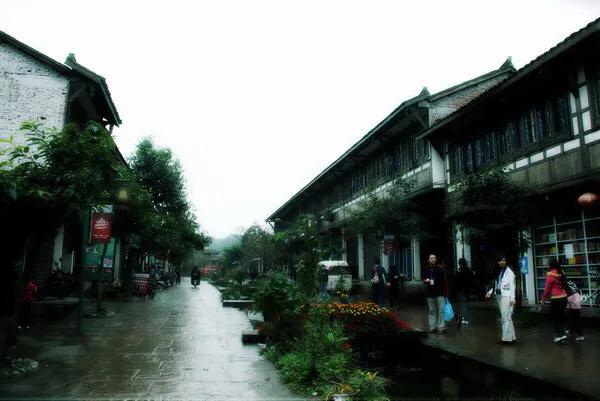 巴蜀茶马古道上第一古镇，位于成都如今依旧繁荣 充满烟火气