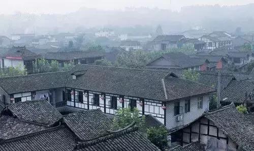 巴蜀茶马古道上第一古镇，位于成都如今依旧繁荣 充满烟火气