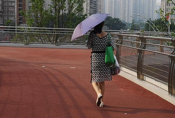 重庆今天最高温达38℃ 夜间开始新一轮强降雨将入侵