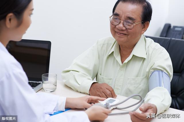 人到50岁后,都要及时防住这5个“坏蛋”,以免寿命受到影响