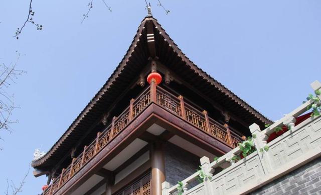 斥资35亿打造的仿古小镇,对游客免费开放,却仍然无人问津