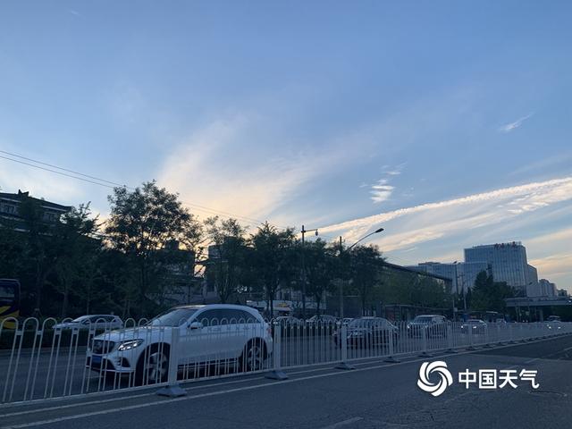 抬头快看!北京上空惊现“凤尾云”