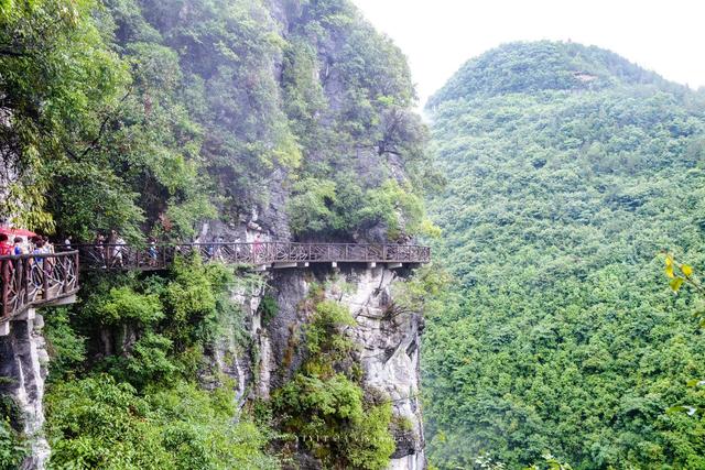 湖北恩施绝佳的避暑胜地，夏季平均气温仅20度，被称为最美峡谷