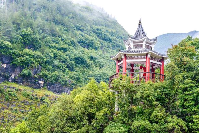 湖北恩施绝佳的避暑胜地,夏季平均气温仅20度,被称为最美峡谷