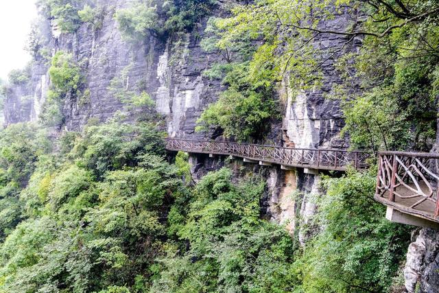 湖北恩施绝佳的避暑胜地，夏季平均气温仅20度，被称为最美峡谷