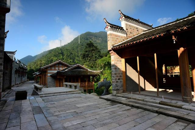 广东又一山岳走红,人称韶关“香格里拉”,却以仿建古镇胜于平遥