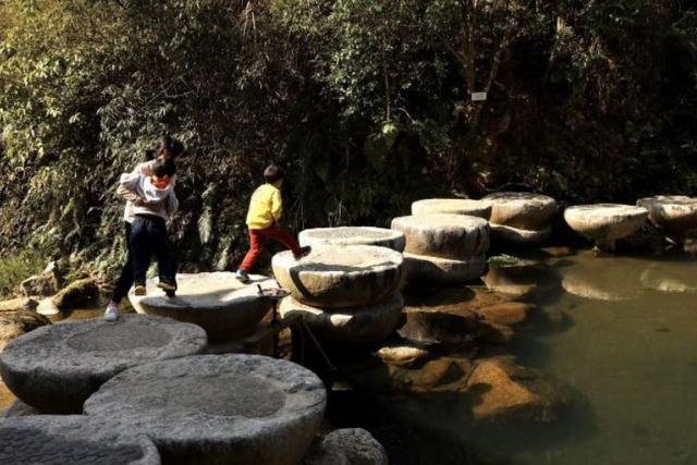 广东又一山岳走红,人称韶关“香格里拉”,却以仿建古镇胜于平遥