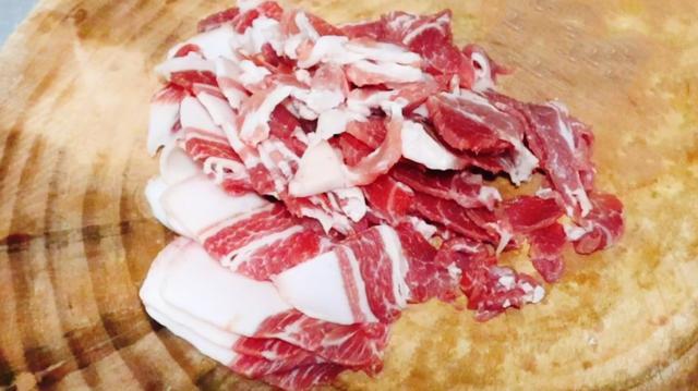 辣椒炒肉为什么饭店那么好吃，原来有诀窍，香辣开胃又下饭，好吃