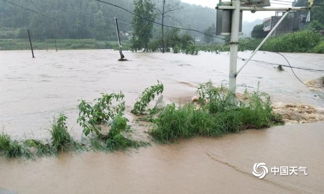 四川绵阳持续暴雨引发严重内涝