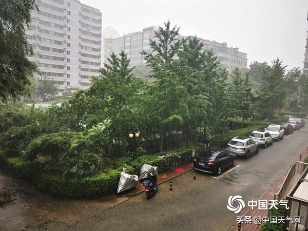 北京暴雨刷屏局地却滴雨未下，为什么你那的雨没有很“暴”？