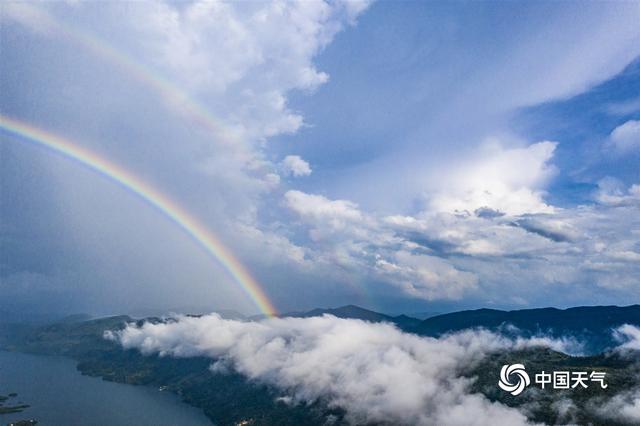 超美!湖北黄石仙岛湖雨后现双彩虹