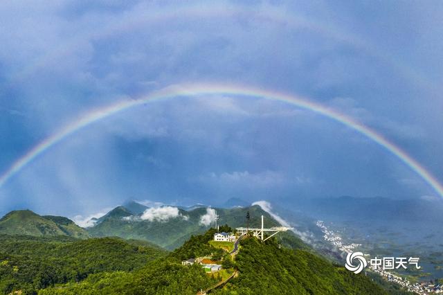 超美！湖北黄石仙岛湖雨后现双彩虹