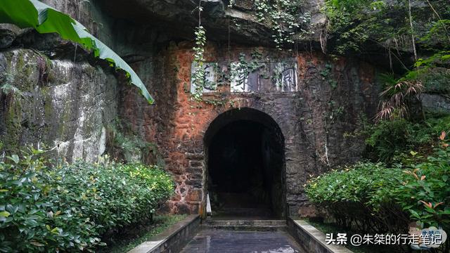 蓬莱仙洞 被发现的溶洞景观中最为优秀的代表 以“四绝”闻名天下