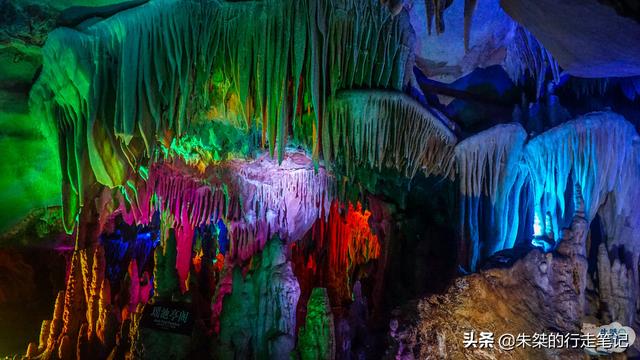 蓬莱仙洞 被发现的溶洞景观中最为优秀的代表 以“四绝”闻名天下