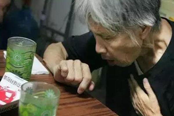 晚上咳嗽厉害，睡不着觉怎么办？或许是这3种疾病的“信号”