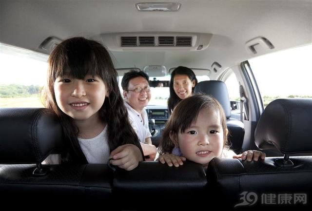 容易晕车的人,这5个晕车小妙招送给你,再也不怕出远门