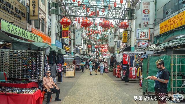 吉隆坡最有名气的华人夜市，面积虽然不大，每天晚上像过节般热闹