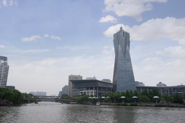 杭州京杭大运河的起点,3元乘坐水上巴士,游览400年的拱宸桥岁月