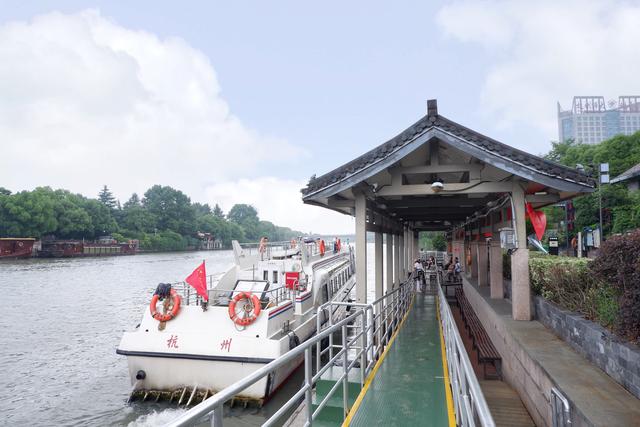 杭州京杭大运河的起点，3元乘坐水上巴士，游览400年的拱宸桥岁月