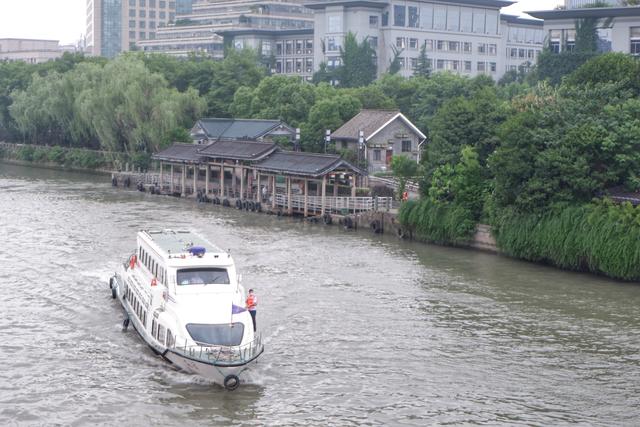 杭州京杭大运河的起点，3元乘坐水上巴士，游览400年的拱宸桥岁月