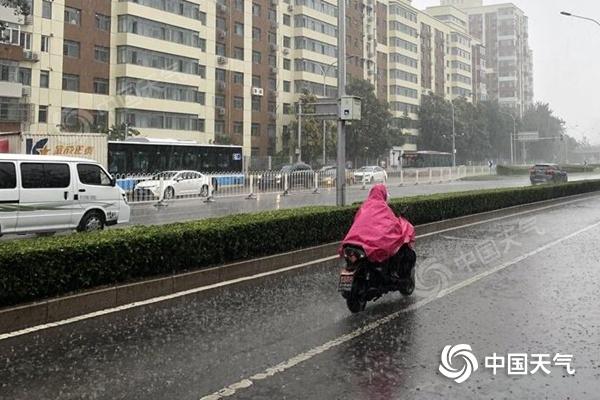北京10区发布雷电预警 降雨或影响晚高峰