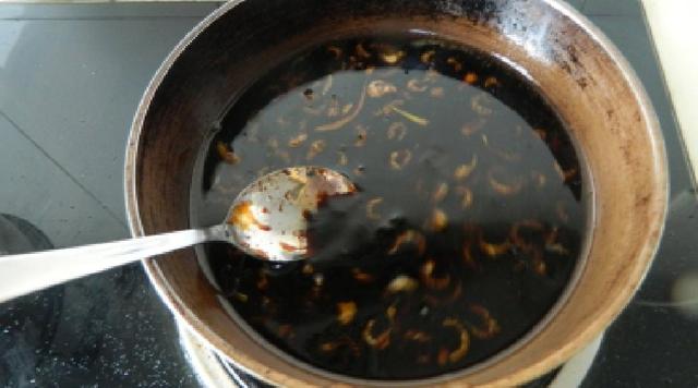 你做出来的葱油拌面又苦又黑?那是因为葱没炸好!这样做才正确