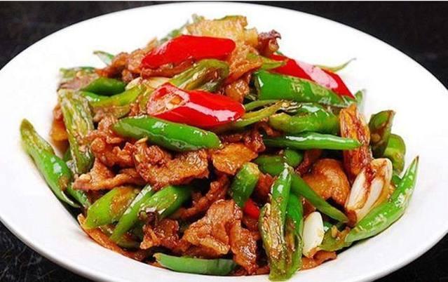 美食精选:皮蛋豆腐、嫩炒猪肝、农家小炒肉、香菜酱拌牛肉