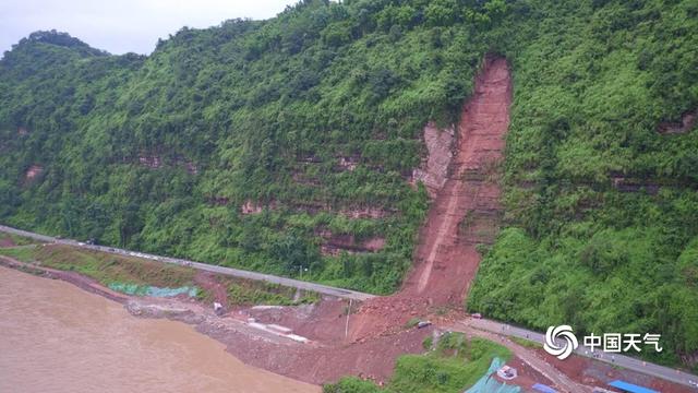 四川雅安：强降雨致泥石流等次生灾害 多处房屋受损