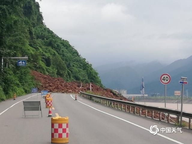 四川雅安：强降雨致泥石流等次生灾害 多处房屋受损