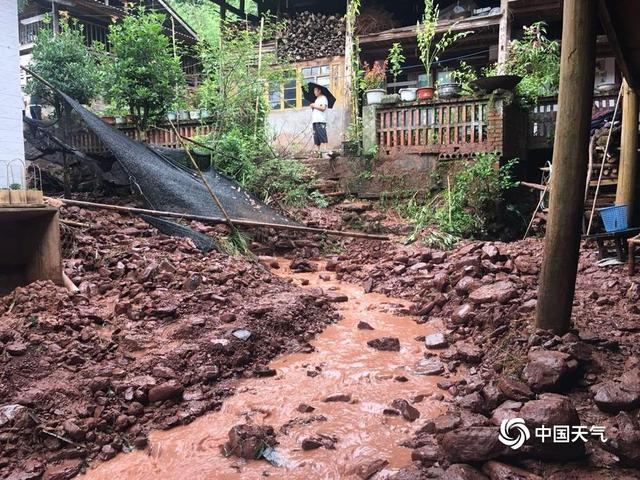 四川雅安：强降雨致泥石流等次生灾害 多处房屋受损