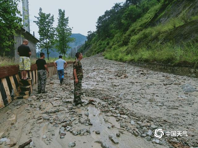 四川雅安：强降雨致泥石流等次生灾害 多处房屋受损