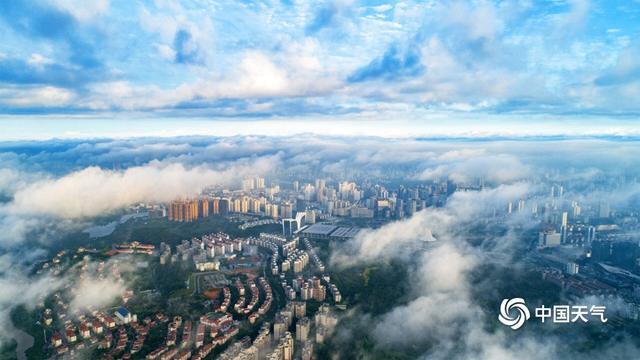 最美不过“水晶蓝”！广西南宁雨后现云海奇观