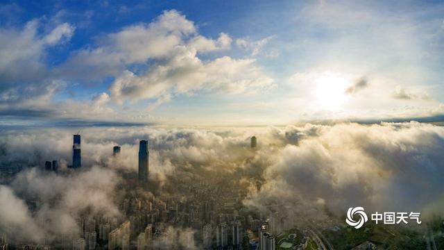 最美不过“水晶蓝”！广西南宁雨后现云海奇观