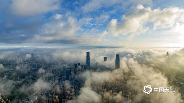 最美不过“水晶蓝”！广西南宁雨后现云海奇观