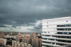 山东上空出现西南-东北走