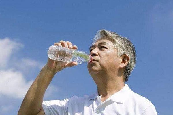 血液黏稠会有哪些症状?留心身体2大“信号”,尤其是中老年人