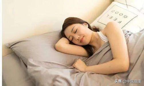 睡眠是人间第一大补：早不起灭阳气 ，晚不睡耗阳气！