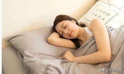 睡眠是人间第一大补:早不起灭阳气 ,晚不睡耗阳气!