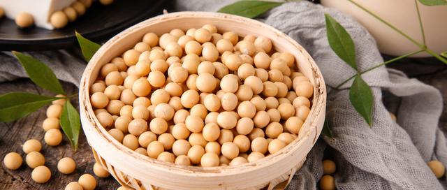 容易抽筋怎么办?吃对3类食物!同时按这一个穴位,轻松缓解抽筋