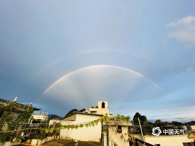 超美！广西桂林雨后惊现双彩虹