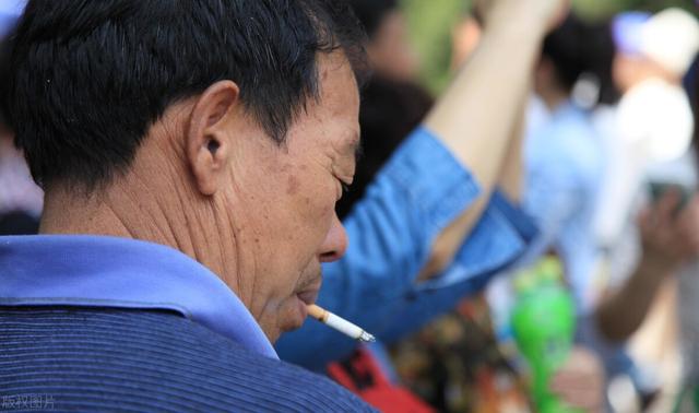 长期吸烟的人,少食5种食物,管住嘴,对肺部健康的伤害降到最低