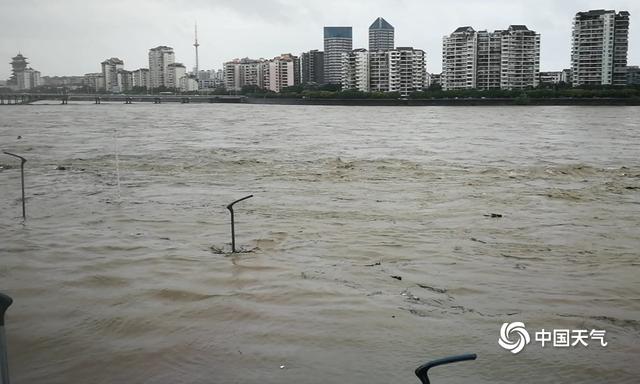 四川绵阳城区遭遇今年来最强降雨 内涝严重