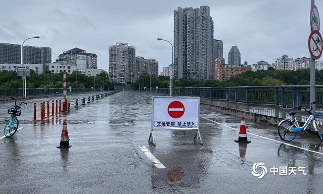 四川绵阳城区遭遇今年来最强降雨 内涝严重