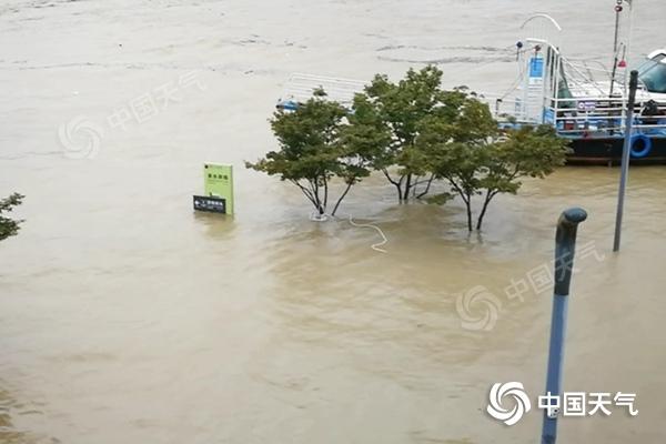 四川现罕见特大暴雨局地单日雨量破纪录 明天起降雨减弱