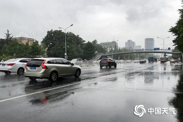 今天下午至前半夜北京有分散性阵雨 公众外出需防范