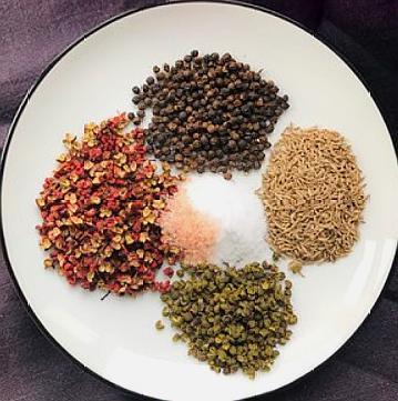 椒盐还在买吗?教你详细做法,在家就能自制,做菜、腌肉太有用了