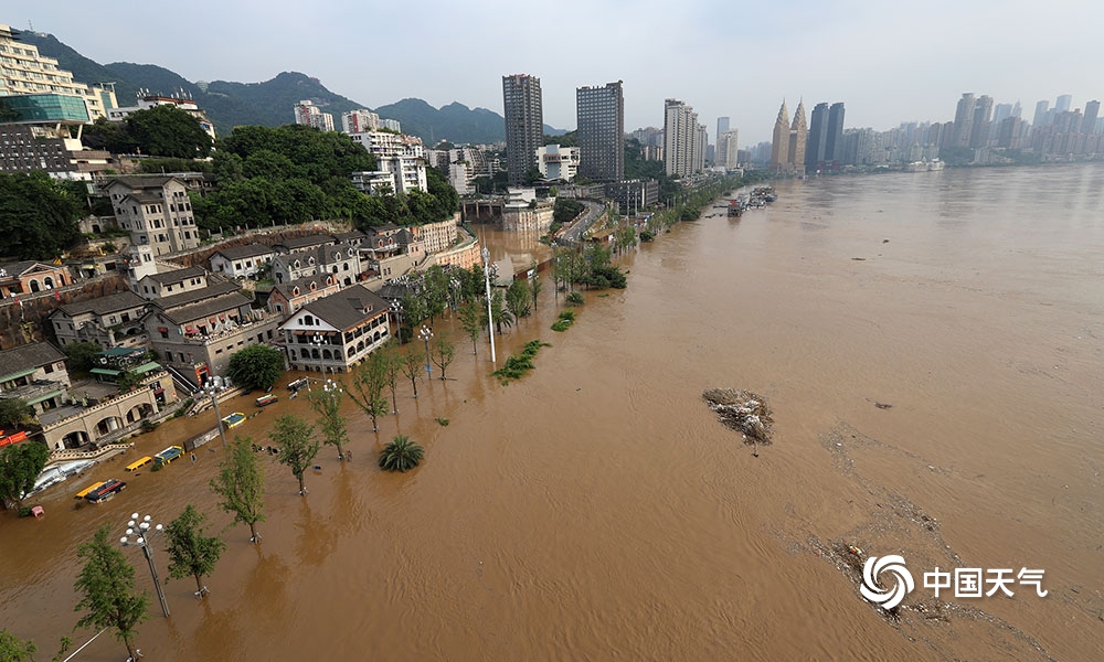 长江重庆段洪水水位破1981年历史极值 直击“看海”现场