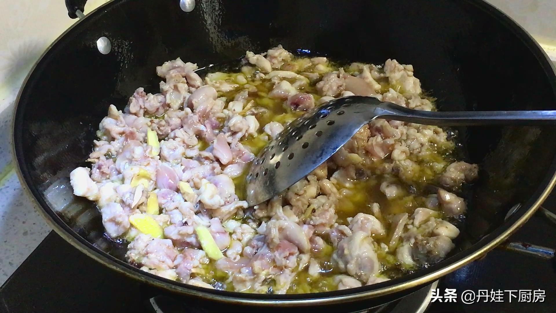 吃过最霸道的川菜自贡仔姜鲜椒兔,麻辣味舒爽过瘾,超级辣停不下